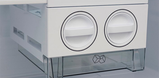 Réfrigérateur congélateur avec fabrique de glaçons automatique